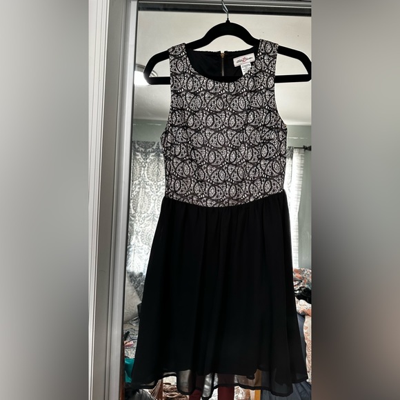 Party short dress - Picture 4 of 4